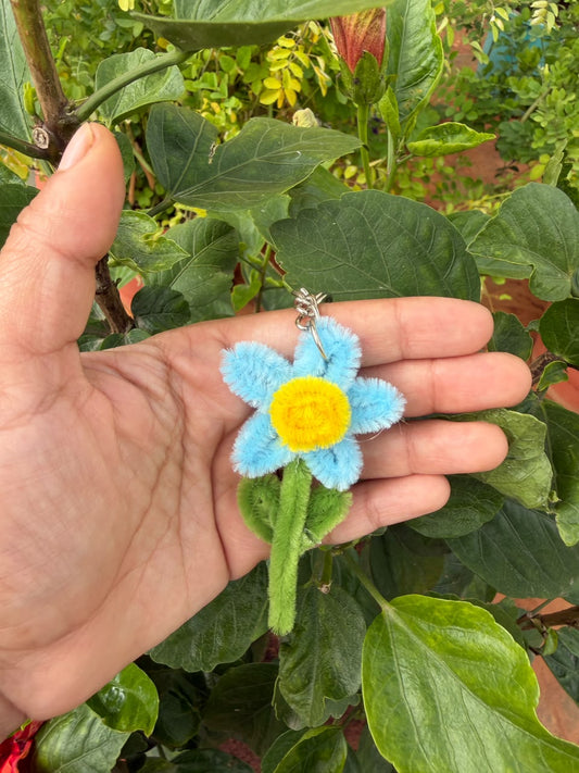 Blue Daisy Flower Keychain – Handmade Floral Bag Charm